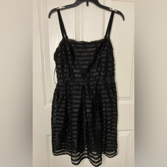 H&M Dresses & Skirts - H&M Dress